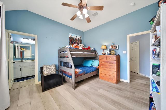 1002 Acorn Court, Friendswood, TX 77546