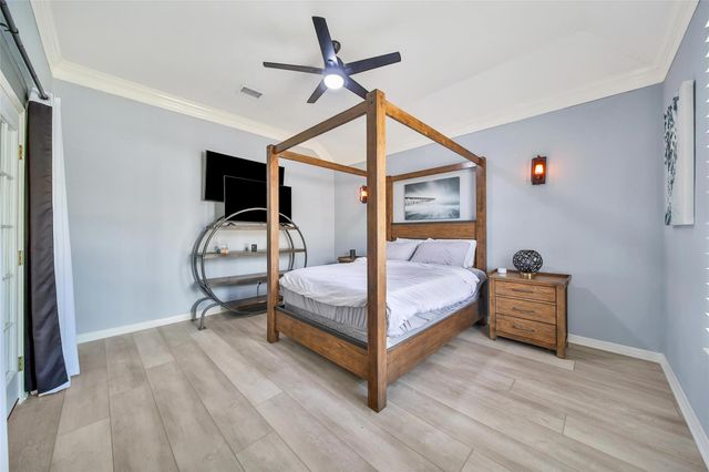 1002 Acorn Court, Friendswood, TX 77546