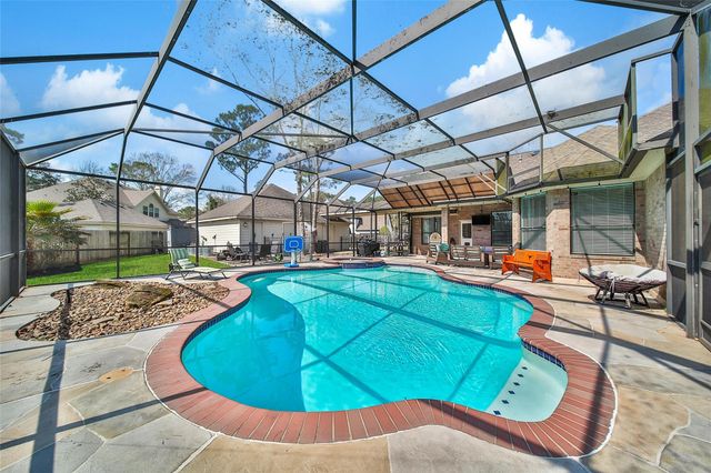 1002 Acorn Court, Friendswood, TX 77546