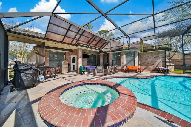 1002 Acorn Court, Friendswood, TX 77546