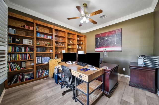 1002 Acorn Court, Friendswood, TX 77546