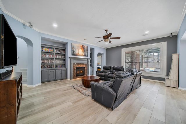 1002 Acorn Court, Friendswood, TX 77546