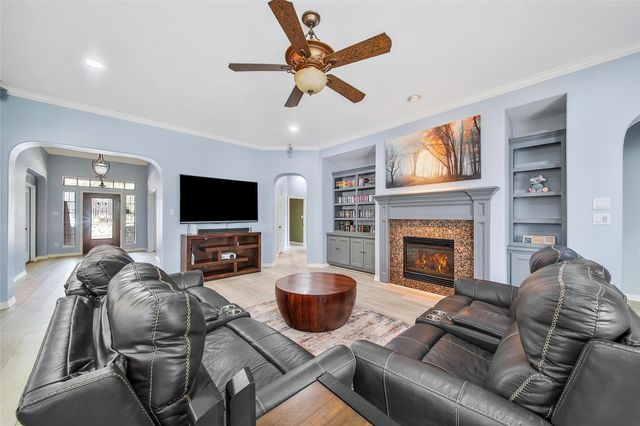 1002 Acorn Court, Friendswood, TX 77546