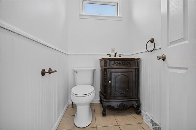 109 E Larkspur St, Munhall, PA 15120