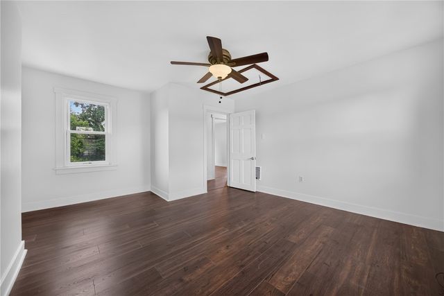 109 E Larkspur St, Munhall, PA 15120