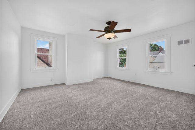 109 E Larkspur St, Munhall, PA 15120