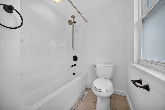 109 E Larkspur St, Munhall, PA 15120