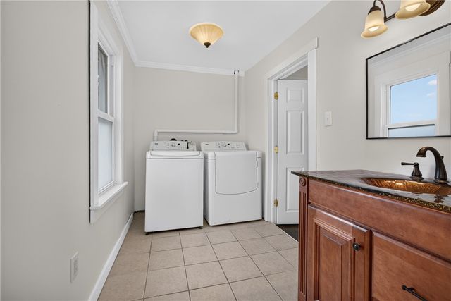 109 E Larkspur St, Munhall, PA 15120
