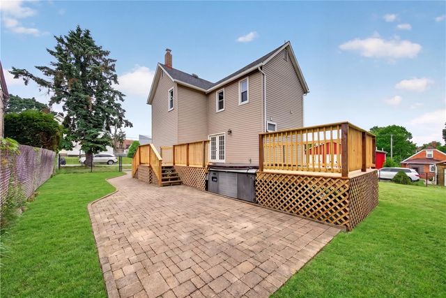 109 E Larkspur St, Munhall, PA 15120