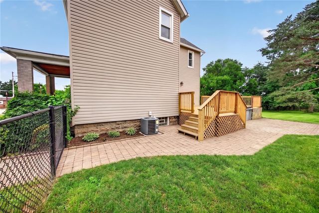 109 E Larkspur St, Munhall, PA 15120