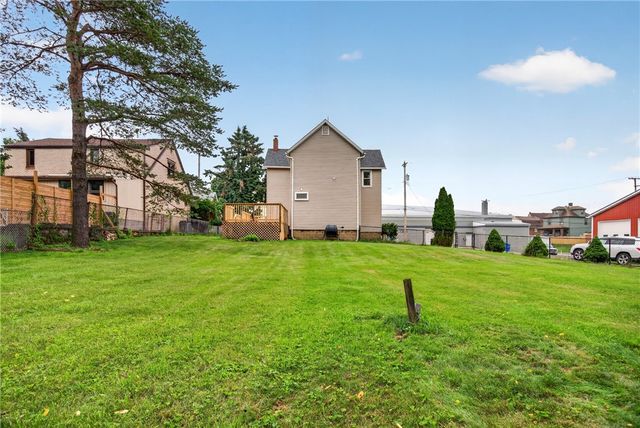 109 E Larkspur St, Munhall, PA 15120