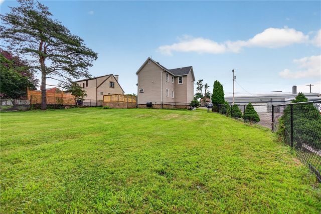 109 E Larkspur St, Munhall, PA 15120