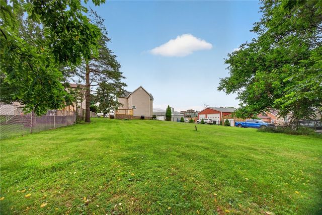 109 E Larkspur St, Munhall, PA 15120