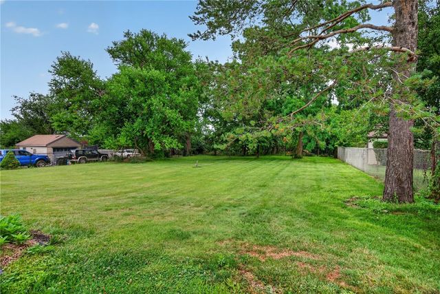 109 E Larkspur St, Munhall, PA 15120