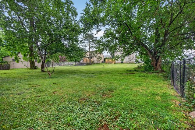 109 E Larkspur St, Munhall, PA 15120