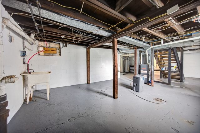 109 E Larkspur St, Munhall, PA 15120
