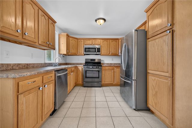 109 E Larkspur St, Munhall, PA 15120