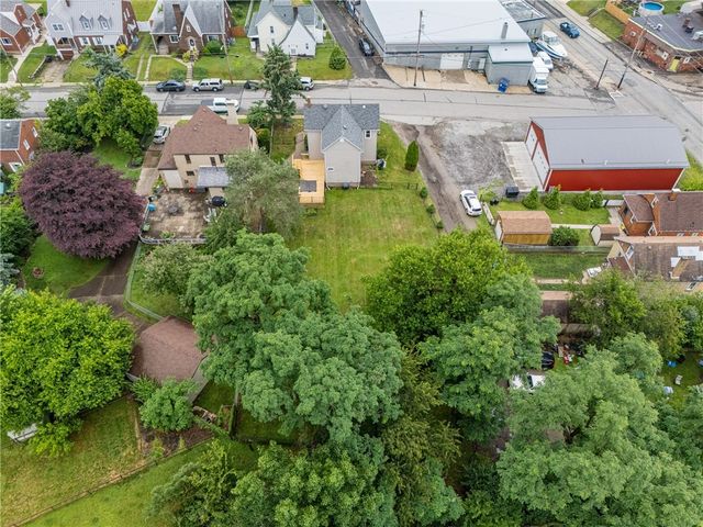 109 E Larkspur St, Munhall, PA 15120