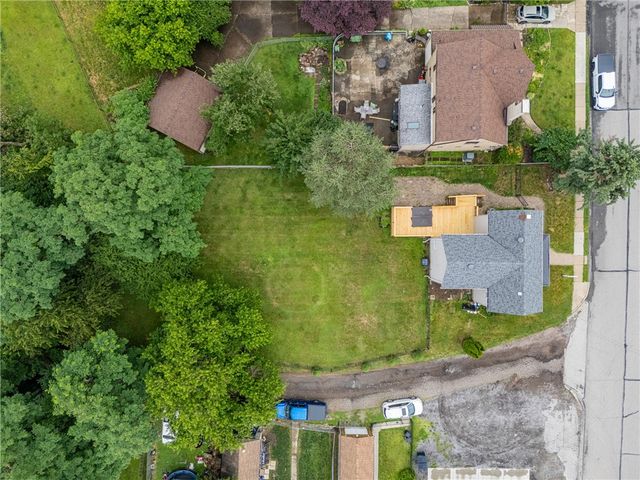 109 E Larkspur St, Munhall, PA 15120