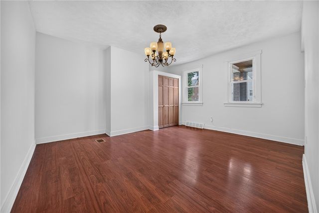 109 E Larkspur St, Munhall, PA 15120