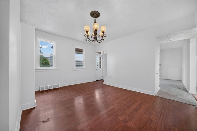 109 E Larkspur St, Munhall, PA 15120
