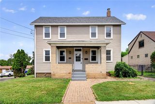 109 E Larkspur St, Munhall, PA 15120