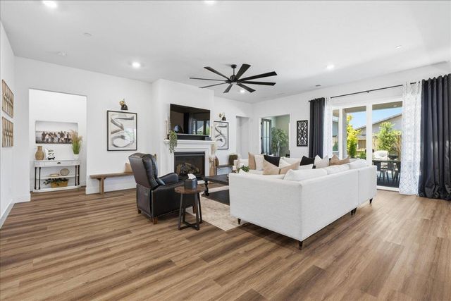 1384 Red Lake Way, Lincoln, CA 95648