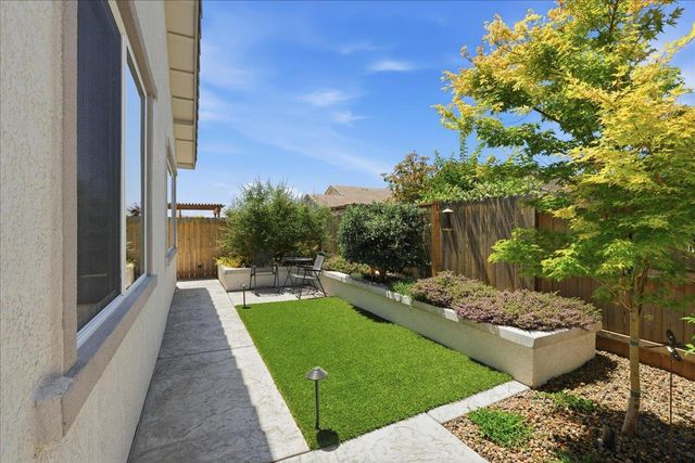 1384 Red Lake Way, Lincoln, CA 95648