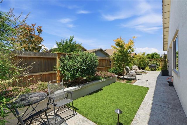 1384 Red Lake Way, Lincoln, CA 95648