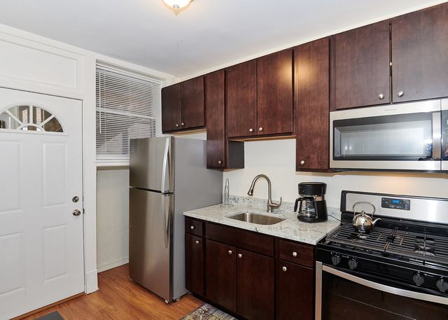 2536 W Thorndale Avenue 1, Chicago, IL 60659