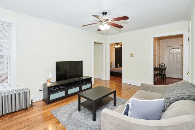 2536 W Thorndale Avenue 1, Chicago, IL 60659