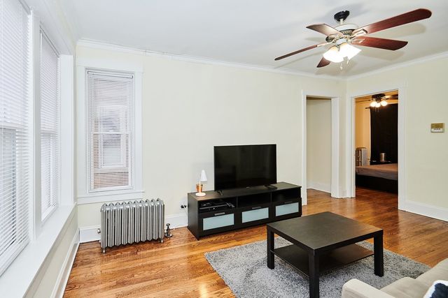 2536 W Thorndale Avenue 1, Chicago, IL 60659