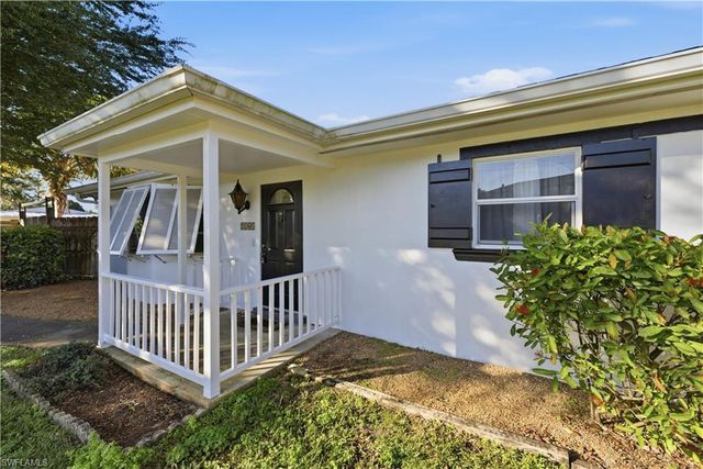 2261 11th ST N, Naples, FL 34103