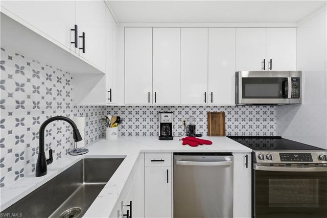 2261 11th ST N, Naples, FL 34103