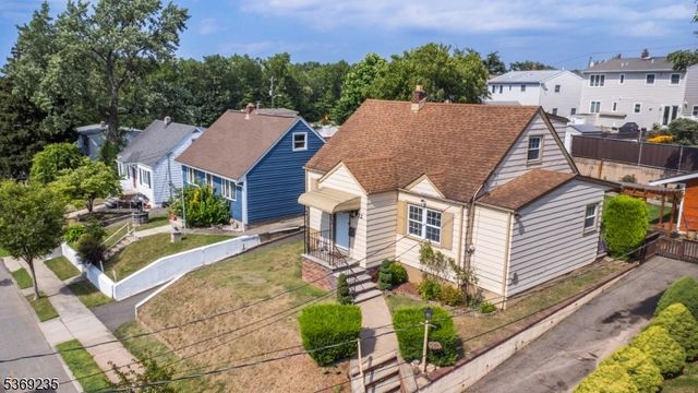 22 Northview Ter, Garfield City, NJ 07026