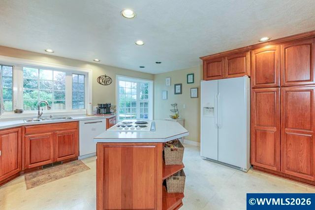 2686 Mountain View Dr S, Salem, OR 97302