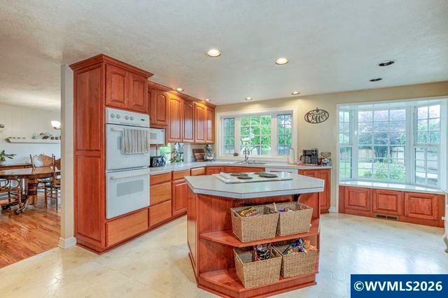 2686 Mountain View Dr S, Salem, OR 97302