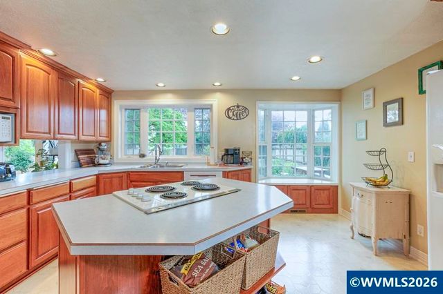 2686 Mountain View Dr S, Salem, OR 97302