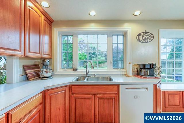 2686 Mountain View Dr S, Salem, OR 97302