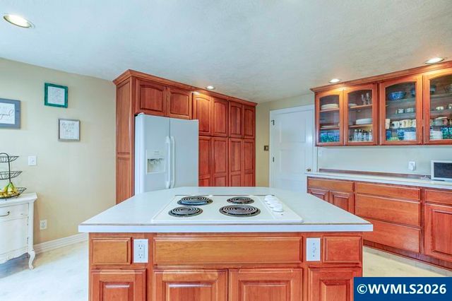 2686 Mountain View Dr S, Salem, OR 97302