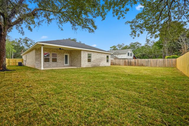 15 Plew Avenue, Shalimar, FL 32579