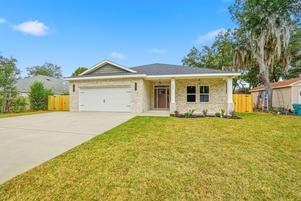 15 Plew Avenue, Shalimar, FL 32579
