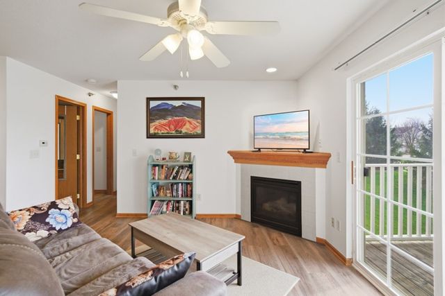 651 SE Dovetail Road 7, Grimes, IA 50111