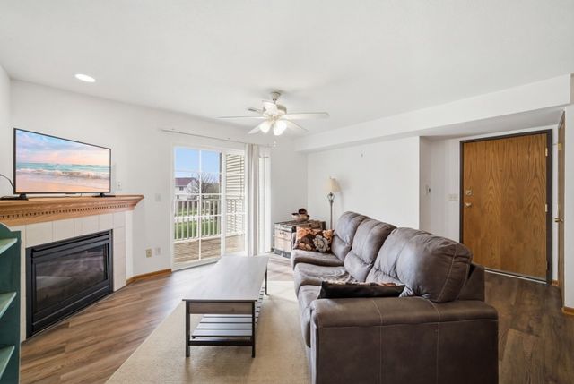 651 SE Dovetail Road 7, Grimes, IA 50111