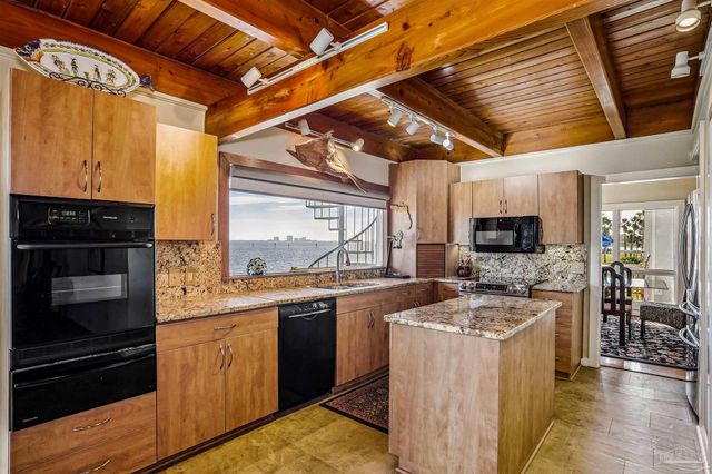 2653 Del Mar Dr, Gulf Breeze, FL 32563