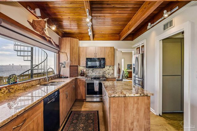 2653 Del Mar Dr, Gulf Breeze, FL 32563