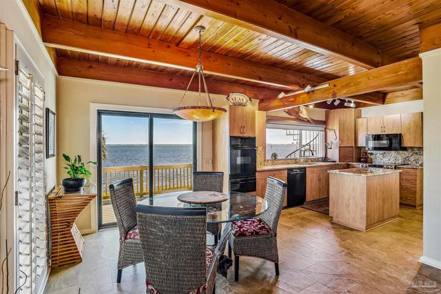 2653 Del Mar Dr, Gulf Breeze, FL 32563