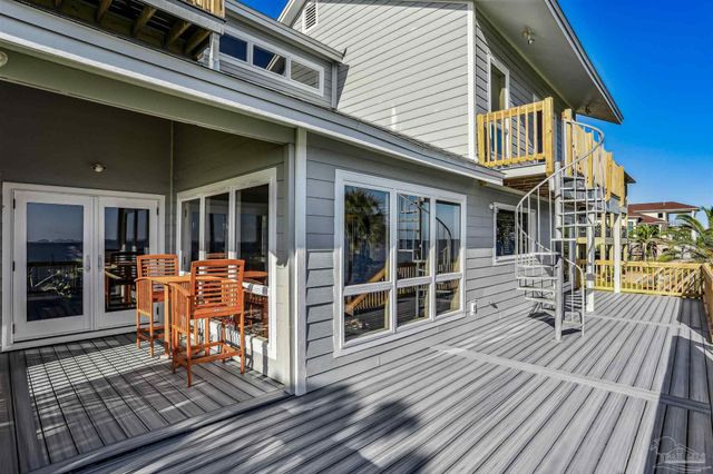 2653 Del Mar Dr, Gulf Breeze, FL 32563