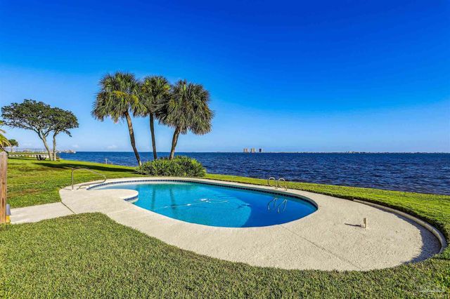 2653 Del Mar Dr, Gulf Breeze, FL 32563
