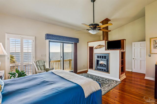 2653 Del Mar Dr, Gulf Breeze, FL 32563